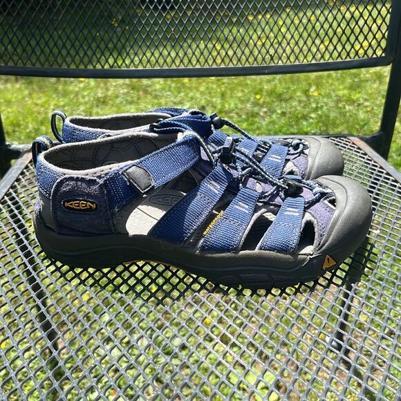 Keen Newport H2 sandals hiking water size 4 boys - Picture 2 of 7